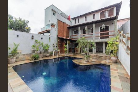Casa à venda com 450m², 5 quartos e 4 vagas