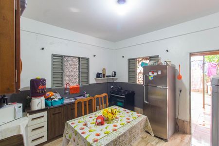 Casa à venda com 300m², 2 quartos e 2 vagas Casa à venda com 300m², 2 quartos e 2 vagasCozinha 2