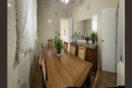 Casa à venda com 210m², 4 quartos e 6 vagas