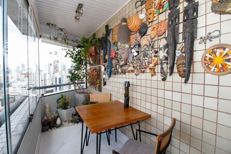 Apartamento à venda com 196m², 4 quartos e 3 vagasVaranda