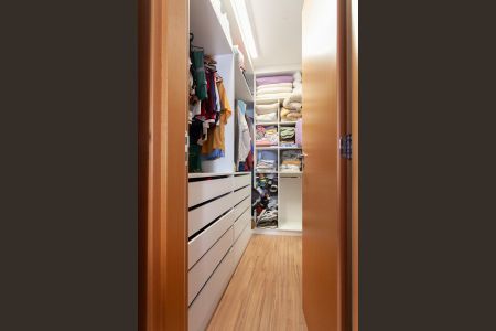 Apartamento à venda com 80m², 3 quartos e 2 vagas Apartamento à venda com 80m², 3 quartos e 2 vagasCloset da suíte