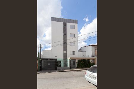 Apartamento à venda com 80m², 3 quartos e 2 vagas Apartamento à venda com 80m², 3 quartos e 2 vagasFachada