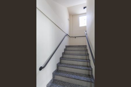 Apartamento à venda com 80m², 3 quartos e 2 vagas Apartamento à venda com 80m², 3 quartos e 2 vagasEscada