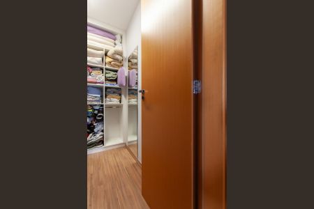 Apartamento à venda com 80m², 3 quartos e 2 vagas Apartamento à venda com 80m², 3 quartos e 2 vagasCloset da suíte