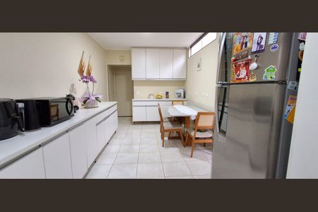 Casa à venda com 206m², 3 quartos e 2 vagas Casa à venda com 206m², 3 quartos e 2 vagasCozinha