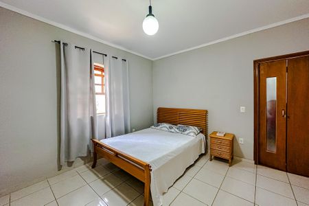 Casa à venda com 290m², 3 quartos e 3 vagasQuarto 1 - Suíte