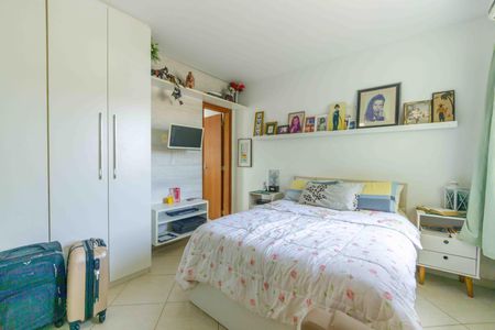 Casa de condomínio à venda com 250m², 3 quartos e 2 vagasSuíte 2