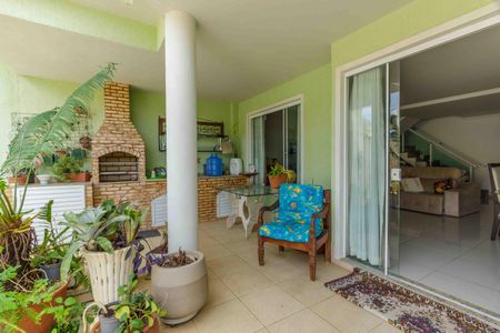 Casa de condomínio à venda com 250m², 3 quartos e 2 vagasÁrea de lazer