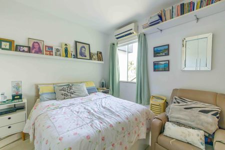 Casa de condomínio à venda com 250m², 3 quartos e 2 vagasSuíte 2