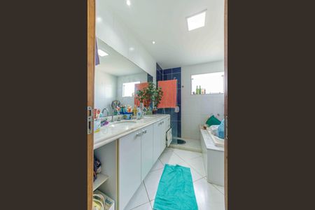 Casa de condomínio à venda com 250m², 3 quartos e 2 vagasBanheiro da Suíte 1