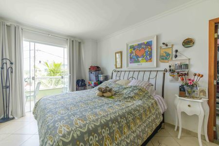 Casa de condomínio à venda com 250m², 3 quartos e 2 vagasSuíte 1