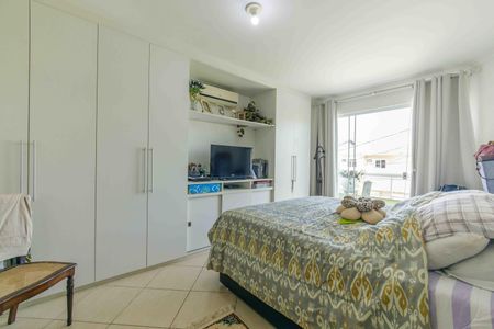 Casa de condomínio à venda com 250m², 3 quartos e 2 vagasSuíte 1