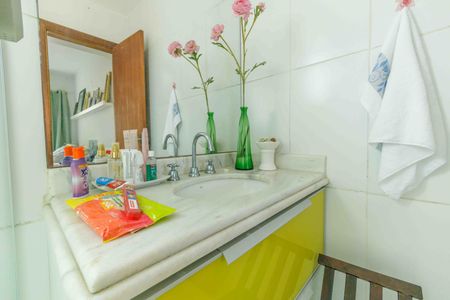 Casa de condomínio à venda com 250m², 3 quartos e 2 vagasBanheiro da Suíte 2