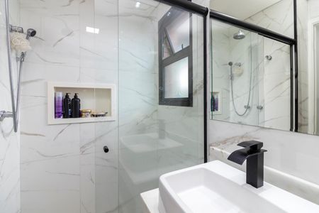 Apartamento à venda com 69m², 2 quartos e 2 vagas Apartamento à venda com 69m², 2 quartos e 2 vagasBanheiro da Suíte 1