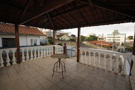 Casa à venda com 370m², 4 quartos e 4 vagasVaranda