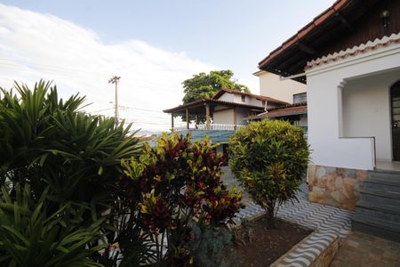 Casa à venda com 370m², 4 quartos e 4 vagasjardim