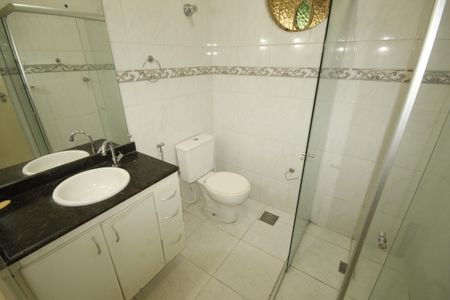 Casa à venda com 370m², 4 quartos e 4 vagasbanheiro 2