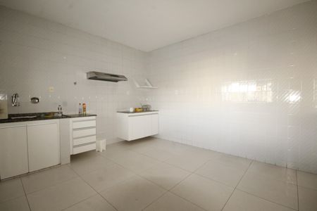 Casa à venda com 370m², 4 quartos e 4 vagascozinha
