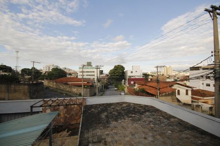 Casa à venda com 370m², 4 quartos e 4 vagasvista