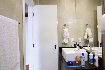 Apartamento à venda com 180m², 3 quartos e 2 vagasBanheiro