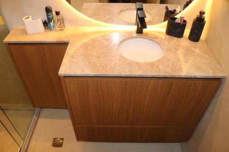 Apartamento à venda com 79m², 2 quartos e 1 vagaBanheiro da Suíte