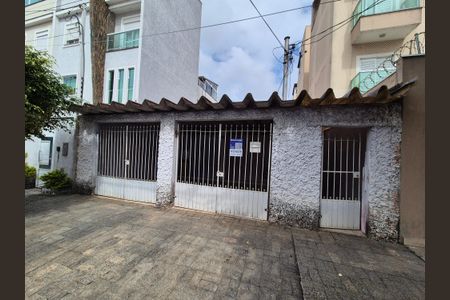 Casa para alugar com 250m², 2 quartos e 2 vagas Casa para alugar com 250m², 2 quartos e 2 vagasFachada