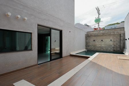Studio à venda com 25m², 1 quarto e sem vaga Studio à venda com 25m², 1 quarto e sem vagaÁrea comum - Piscina