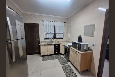 Casa à venda com 90m², 3 quartos e 2 vagas Casa à venda com 90m², 3 quartos e 2 vagasCozinha