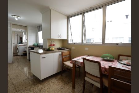 Apartamento à venda com 370m², 5 quartos e 4 vagasCozinha
