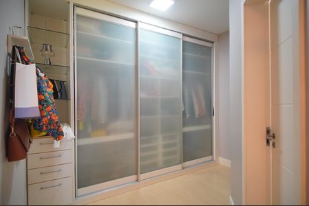 Casa à venda com 295m², 3 quartos e 3 vagasSuíte