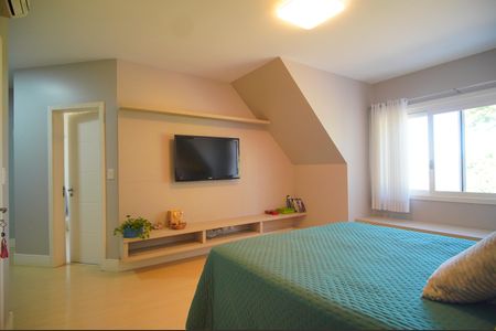 Casa à venda com 295m², 3 quartos e 3 vagasSuíte