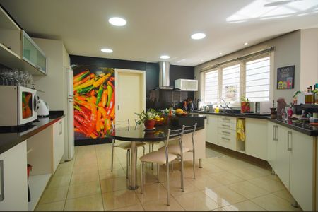 Casa à venda com 295m², 3 quartos e 3 vagasCozinha