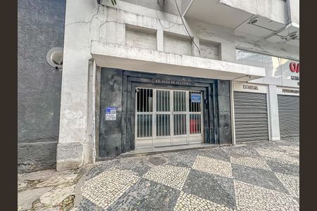 Apartamento à venda com 42m², 1 quarto e sem vaga Apartamento à venda com 42m², 1 quarto e sem vagaFachada e placa