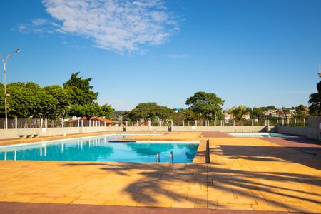 Apartamento à venda com 70m², 3 quartos e 2 vagas Apartamento à venda com 70m², 3 quartos e 2 vagasÁrea comum - Piscina