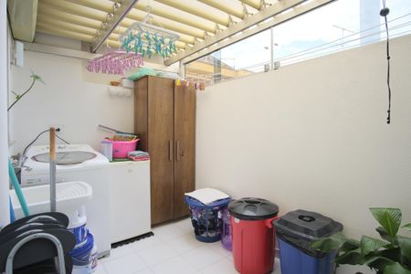 Casa de condomínio à venda com 71m², 2 quartos e 1 vagaÁrea de Serviço