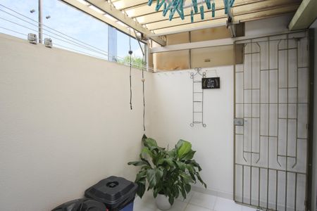Casa de condomínio à venda com 71m², 2 quartos e 1 vagaÁrea de Serviço