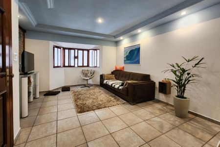 Casa à venda com 160m², 3 quartos e 2 vagas Casa à venda com 160m², 3 quartos e 2 vagasSala