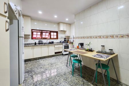 Casa à venda com 160m², 3 quartos e 2 vagas Casa à venda com 160m², 3 quartos e 2 vagasCozinha