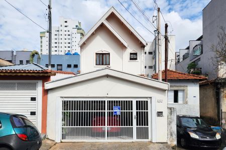 Casa à venda com 160m², 3 quartos e 2 vagas Casa à venda com 160m², 3 quartos e 2 vagasFachada