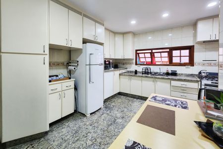 Casa à venda com 160m², 3 quartos e 2 vagas Casa à venda com 160m², 3 quartos e 2 vagasCozinha