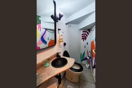 Casa à venda com 160m², 3 quartos e 2 vagas Casa à venda com 160m², 3 quartos e 2 vagasLavabo