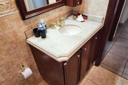 Casa à venda com 160m², 3 quartos e 2 vagas Casa à venda com 160m², 3 quartos e 2 vagasBanheiro Social