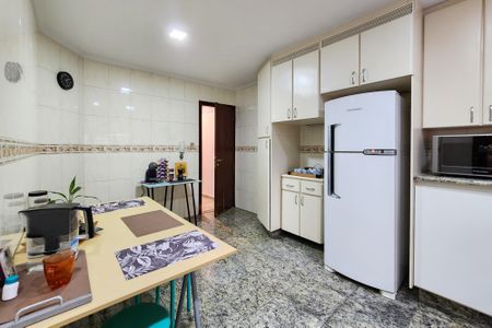 Casa à venda com 160m², 3 quartos e 2 vagas Casa à venda com 160m², 3 quartos e 2 vagasCozinha