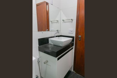 Casa à venda com 74m², 2 quartos e 1 vaga Casa à venda com 74m², 2 quartos e 1 vagaBanheiro