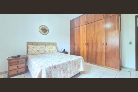 Casa de condomínio à venda com 860m², 5 quartos e 4 vagas Casa de condomínio à venda com 860m², 5 quartos e 4 vagasQuarto 2