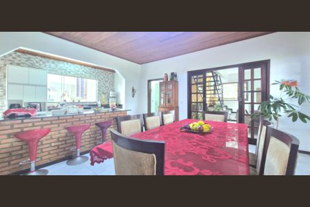 Casa de condomínio à venda com 860m², 5 quartos e 4 vagas Casa de condomínio à venda com 860m², 5 quartos e 4 vagasCopa