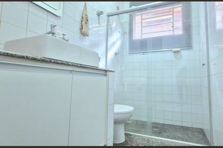 Casa de condomínio à venda com 860m², 5 quartos e 4 vagas Casa de condomínio à venda com 860m², 5 quartos e 4 vagasBanheiro social 1