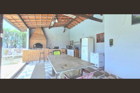 Casa de condomínio à venda com 860m², 5 quartos e 4 vagas Casa de condomínio à venda com 860m², 5 quartos e 4 vagasÁrea comum - Churrasqueira