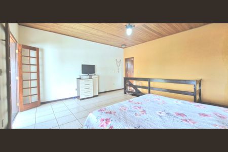 Casa de condomínio à venda com 860m², 5 quartos e 4 vagas Casa de condomínio à venda com 860m², 5 quartos e 4 vagasSuíte