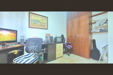 Casa de condomínio à venda com 860m², 5 quartos e 4 vagas Casa de condomínio à venda com 860m², 5 quartos e 4 vagasQuarto 3